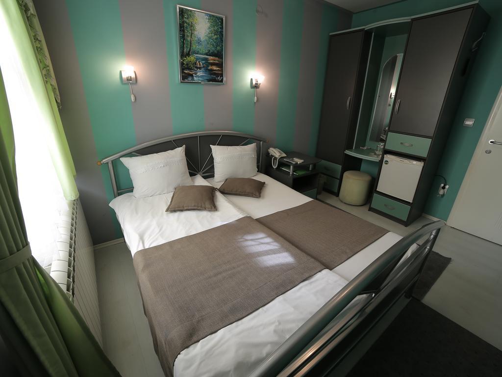 Hotel Zeneva Kragujevac Cameră foto
