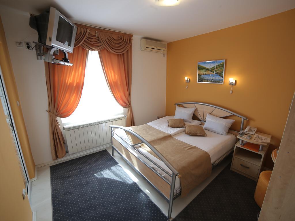 Hotel Zeneva Kragujevac Cameră foto