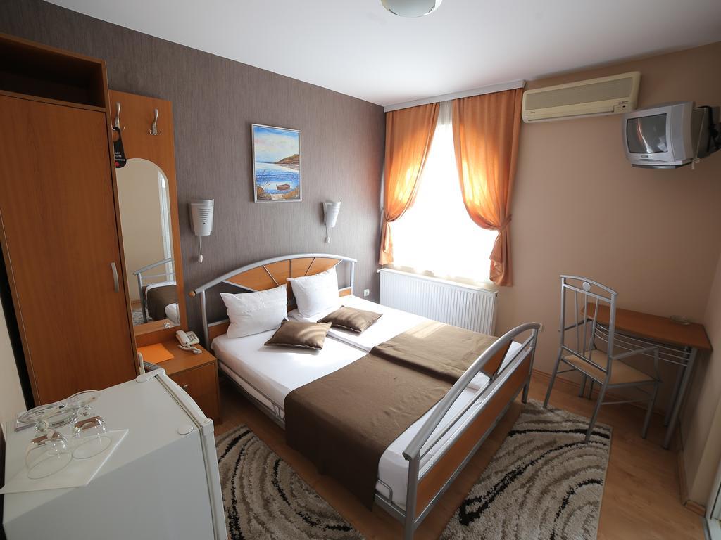 Hotel Zeneva Kragujevac Cameră foto