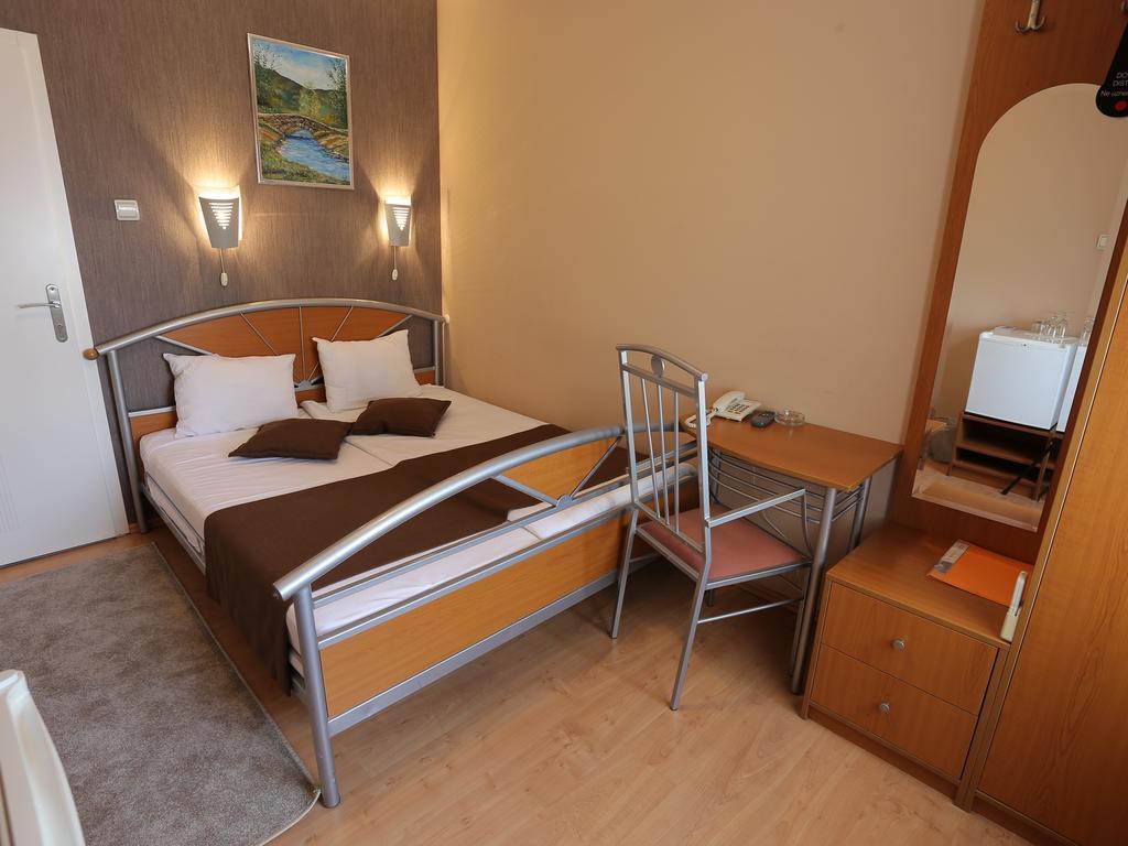 Hotel Zeneva Kragujevac Exterior foto